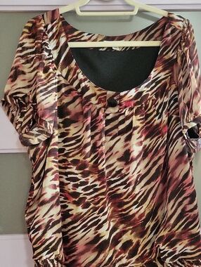 dressbarn Burgundy and Cream Abstract Animal Print Short Sleeve Blouse